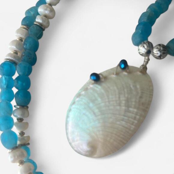 Freshwater Pearl & Sea shell pendant necklace. - Picture 2 of 6